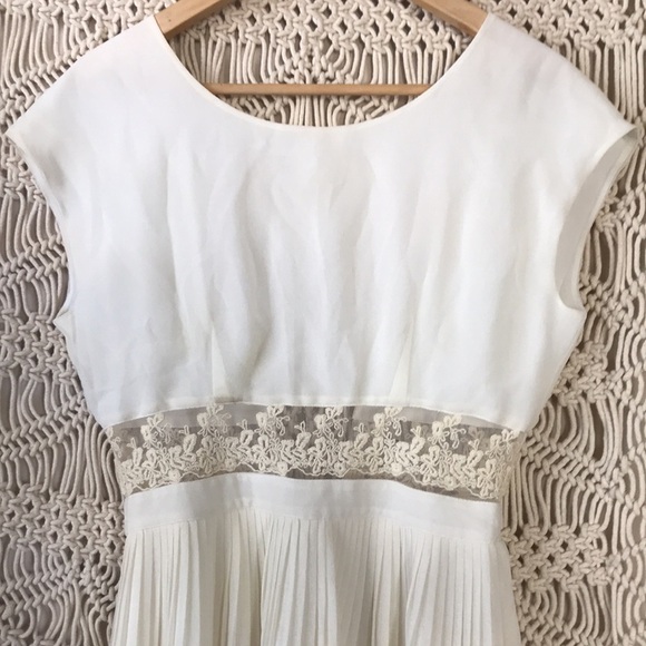 Kimchi Blue high low plunge back lace dress sz 4 - Picture 2 of 9